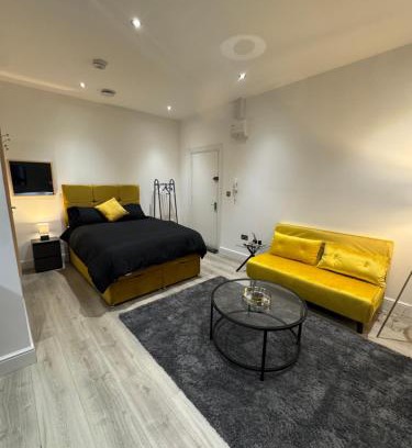 Plaistow and Sundridge Apartment | Sunny Stay Studio