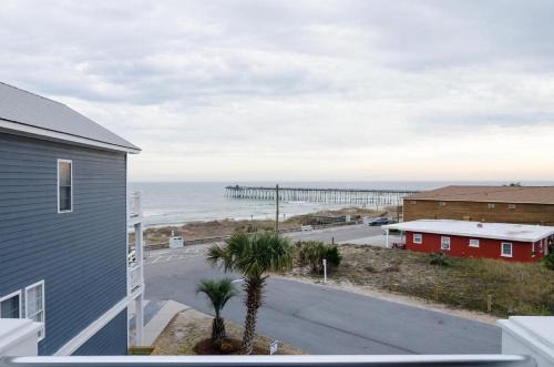 Kure Beach House | Sunny Vacations Villa by Bryant Real Estate