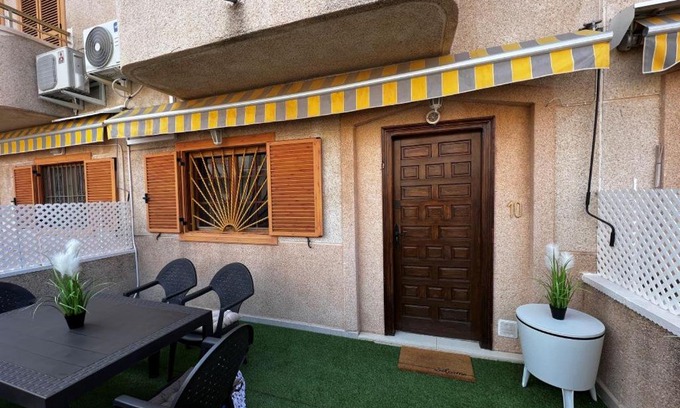 Los Arenales del Sol House | Sunny Villa Few Minutes Walk from beach