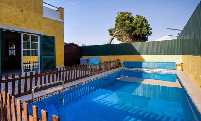 Lagoa de Albufeira Apartment | Sunny Villa in Lagoa de Albufeira - private pool!
