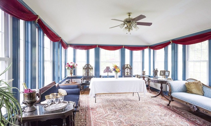 Milford House | Sunnybrae is for families, is pet friendly and is a Beautiful Wedding Venue.