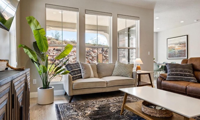 Washington House | Sunnyside Retreat at Escondido townhouse