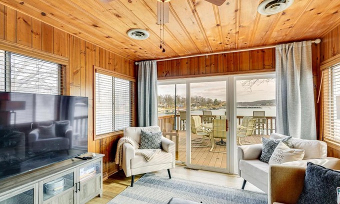 Sunrise Beach House | Sunrise Beach Lake House with Water Views and Dock!