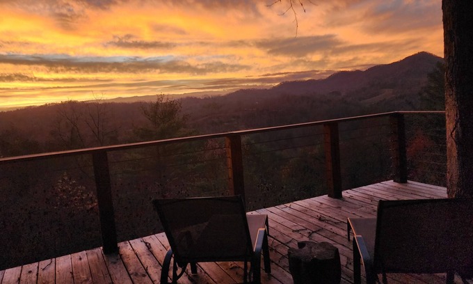 Marshall House | Sunrise Cabin With Mountain View