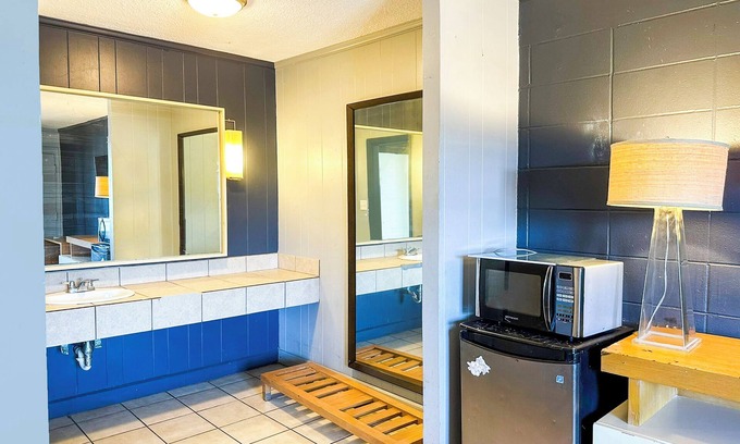 Albany Hotel | Sunrise Inn By OYO Albany