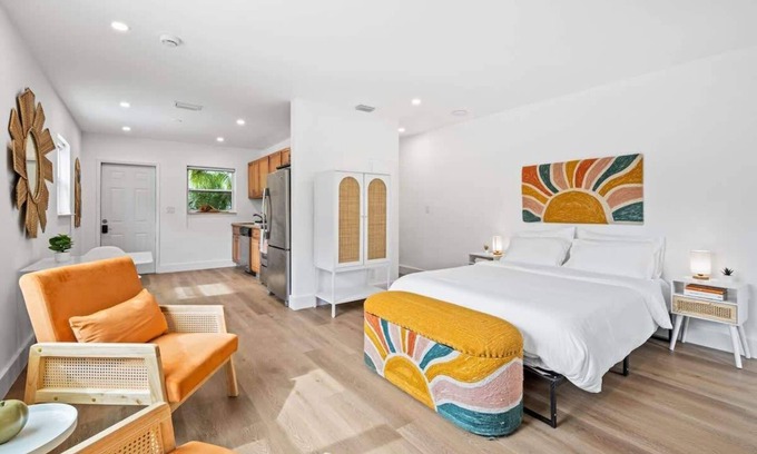 Sailboat Bend Apartment | Sunrise Studio-Bright 1 Bed 1 Bath