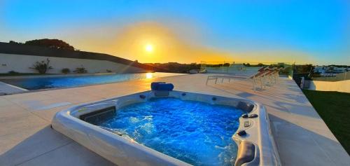 Olhos D'Agua Villa | Sunrise Villa by Laranjal Rentals