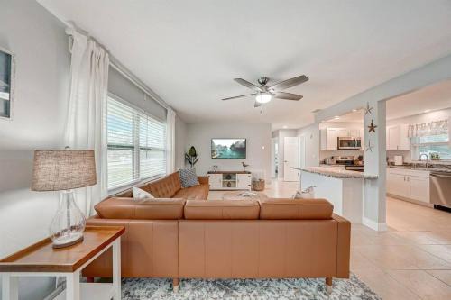 Walsingham House | Sunroom - Master King - Games - Close to IRB