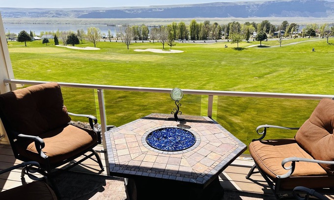 Quincy Condo | Sunserra at Crescent Bar - on Golf Course - Amazing Columbia River views