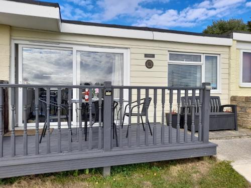 Sandown Ski Chalet | Sunset 128 Sandown Bay Holiday Centre Generous Ferry Saving!