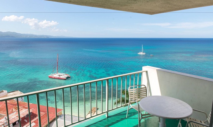 Montego Bay Hotel | Sunset Beach Studio At Montego Bay Club Resort