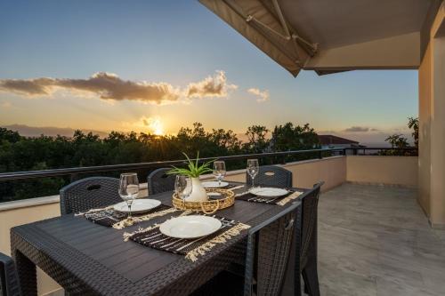 Atsipópoulon Apartment | Sunset bliss home in Atsipopoulo Village