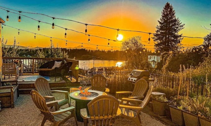 Bremerton House | Sunset Garden Retreat-Sea & Mountain View w/Sauna