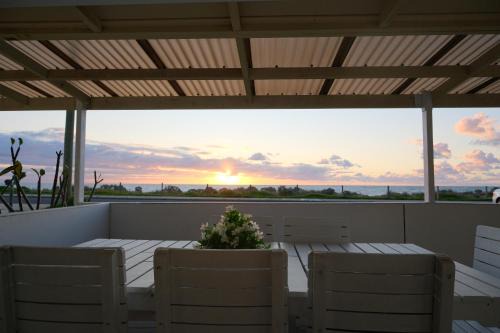 Silver Sands House | Sunset Holiday Home Facing the Sea