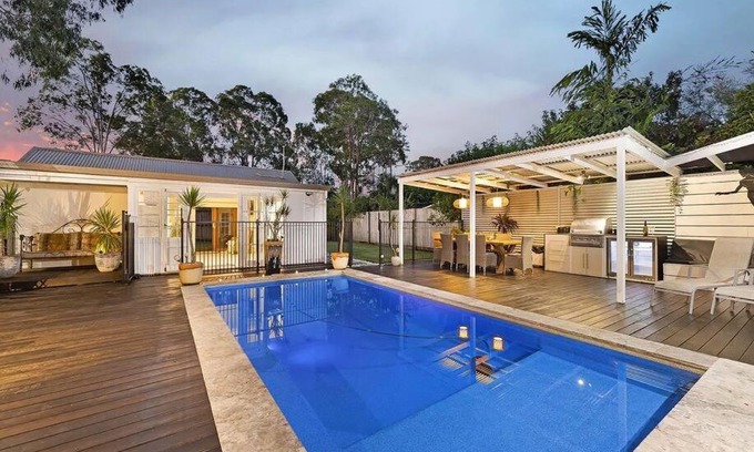 Noosa Heads House | Sunset on Noosa Chalet