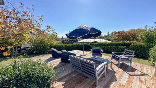 Havelock North House | Sunset Sanctuary - Havelock North Holiday Home