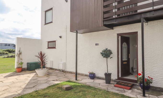 Deganwy Cottage | SUNSET SANDS, pet friendly, country holiday cottage in Deganwy