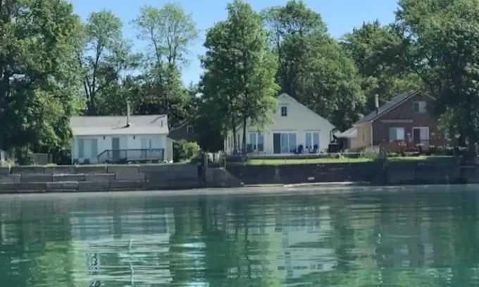 Selkirk Cottage | Sunset Shores on Lake Erie, LA Style Lake House