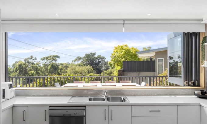 Lorne House | Sunset View