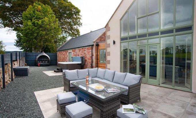 Old Bewick House | Sunset View, Hot Tub Haven for max 8 people