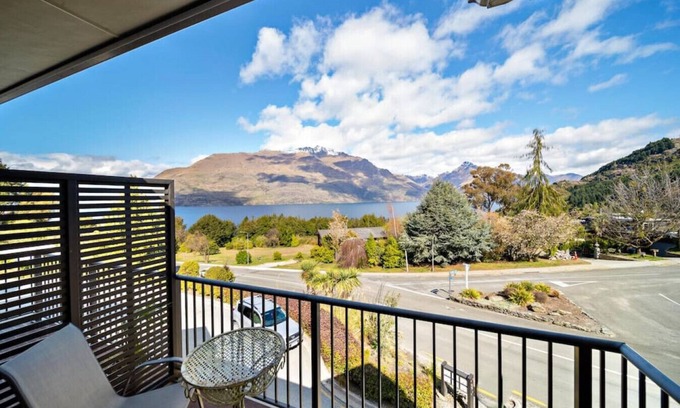 Sunshine Bay Apartment | Sunshine Bay Escape - Close to Queenstown
