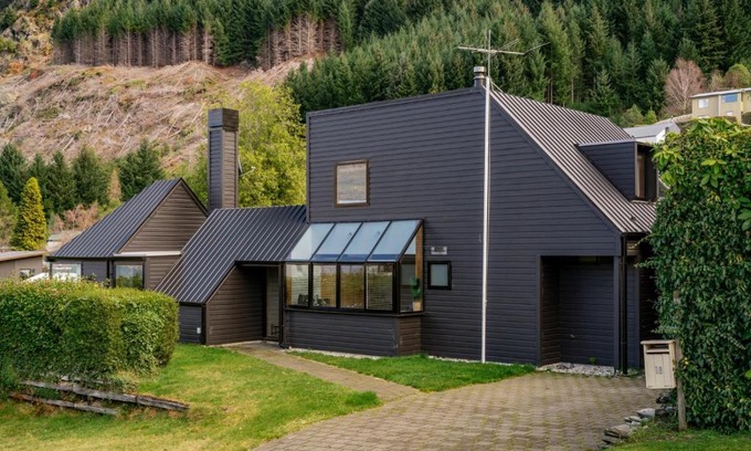 Sunshine Bay House | Sunshine Bay Lake Views