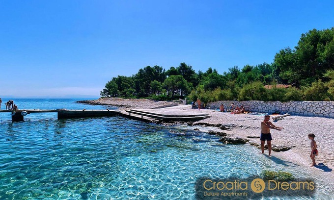Okrug Gornji Apartment | Sunshine Deluxe 80m2 Apartment With Pool, 50 m2 Garden Lounge and Outdoor Space