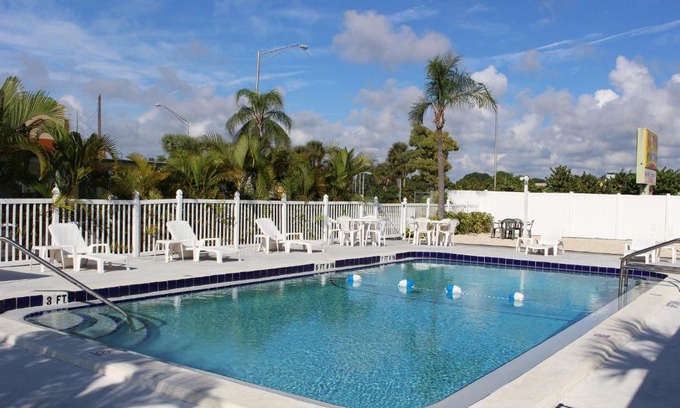 South Venice Hotel | Sunshine Inn & Suites Venice, Florida