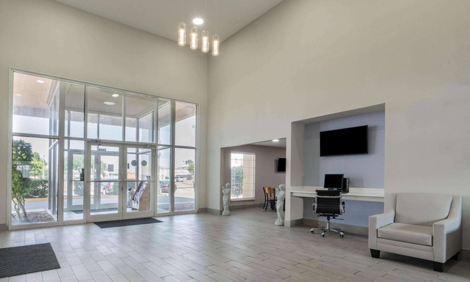 Amarillo Hotel | Super 8 by Wyndham Amarillo West