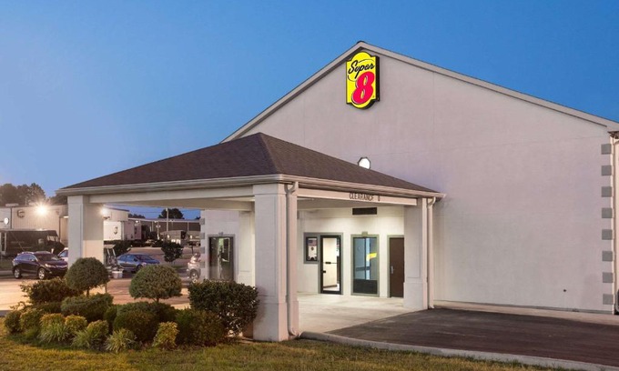 Booneville Hotel | Super 8 by Wyndham Booneville