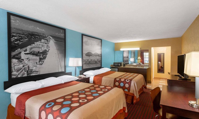 Trailer Estates Hotel | Super 8 by Wyndham Bradenton Sarasota Area
