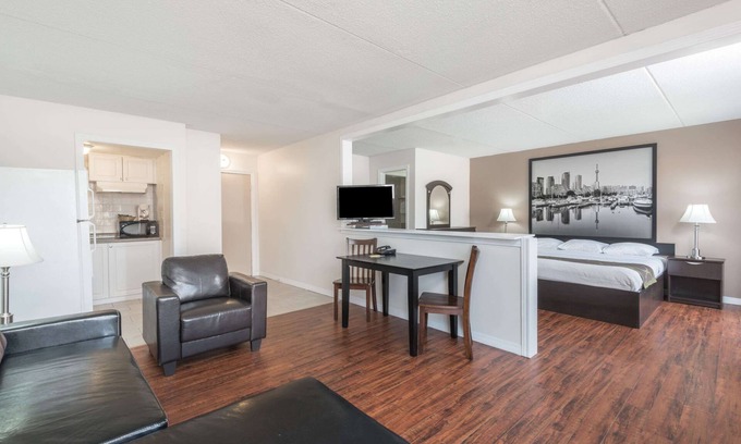 Cambridge Hotel | Super 8 by Wyndham Cambridge/Kitchener/Waterloo Area