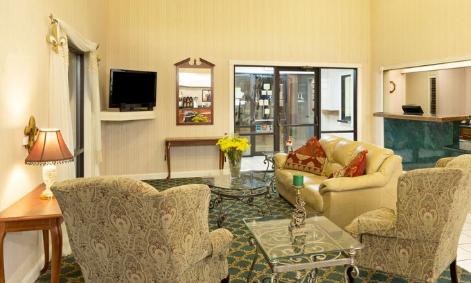 Covington Hotel | Super 8 by Wyndham Covington