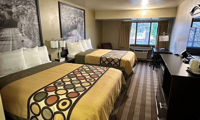 Eau Claire Hotel | Super 8 by Wyndham Eau Claire WI