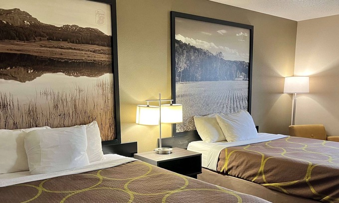 Gas City Hotel | Super 8 by Wyndham Gas City Marion Area