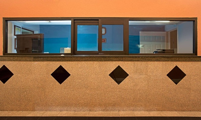 Brookhollow Hotel | Super 8 by Wyndham Houston/Brookhollow NW