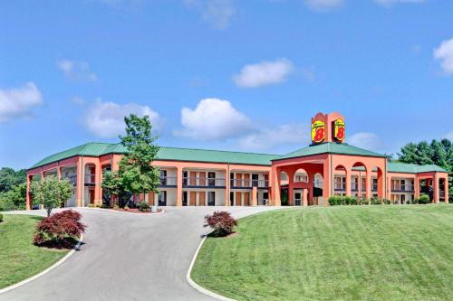 Knoxville Hotel | Super 8 by Wyndham Knoxville East