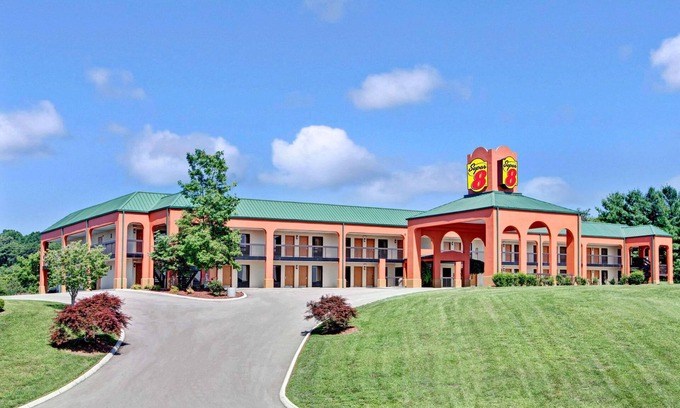 Knoxville Hotel | Super 8 by Wyndham Knoxville East
