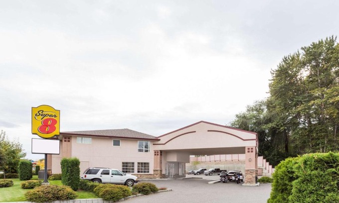 Winfield Hotel | Super 8 by Wyndham Lake Country/Winfield Area