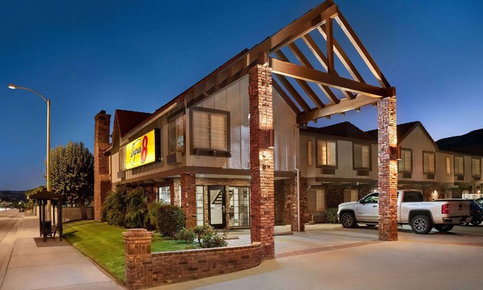 Canyon Country Hotel | Super 8 by Wyndham Santa Clarita/Valencia