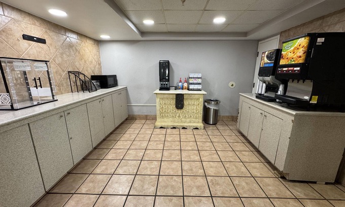 Fleming Hotel | Super 8 by Wyndham Savannah