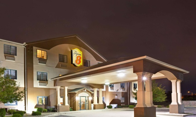 South Bend Hotel | Super 8 by Wyndham South Bend