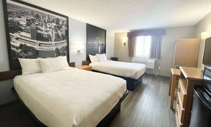 St. Clair Hotel | Super 8 by Wyndham St. Clair MO