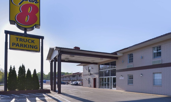 North Little Rock Hotel | Super 8 by Wyndham Little Rock/North/Airport