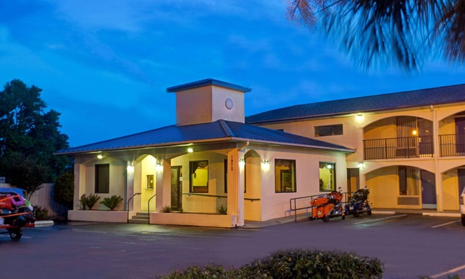 Walterboro - St. George Hotel | Super 8 by Wyndham Walterboro