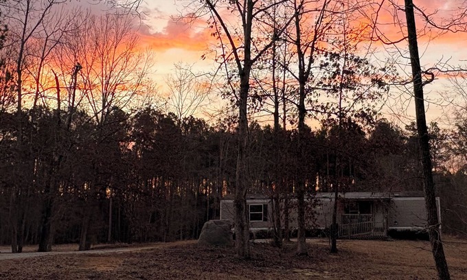 Newberry House | Super clean 7 mile from downtown Newberry safe quiet home Best Deal Around