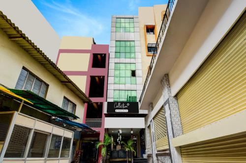 Hyderabad Hotel | Super Collection O Isckon Temple Formerly Sri Varaahi Inn