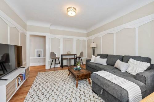 Richmond District House | Super Convenient 1br City Pad With Garage Parking