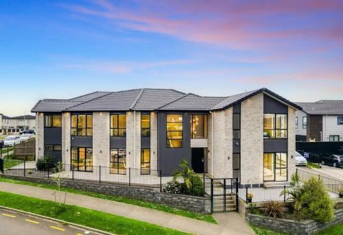 Auckland House | Super-Large House 7 ensuites
