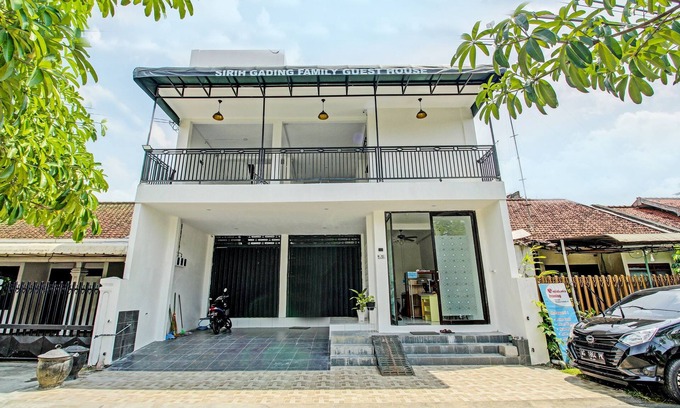 Tulungagung Hotel | Super OYO 92433 Sirih Gading Family Guest House